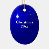 Wereld met kerstversiering uit de grootste buurgro keramisch ornament (Achterkant)