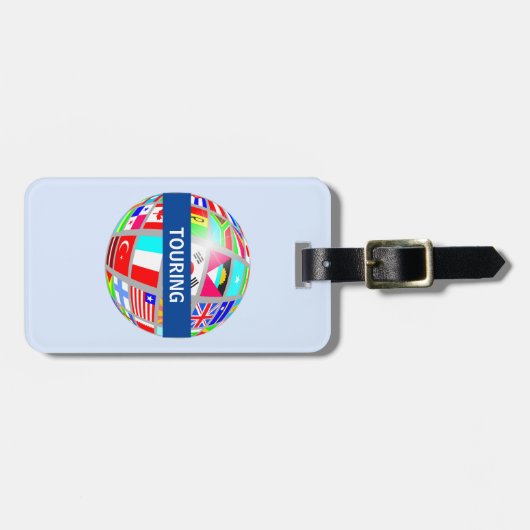 Wereld wereldbol tour en vlaggen op lichtblauw bagagelabel (Voorkant horizontaal)