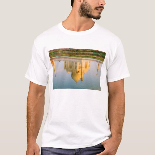 Wereldberoemde Taj Mahal-tempel-reflectie op T-shirt (Voorkant)
