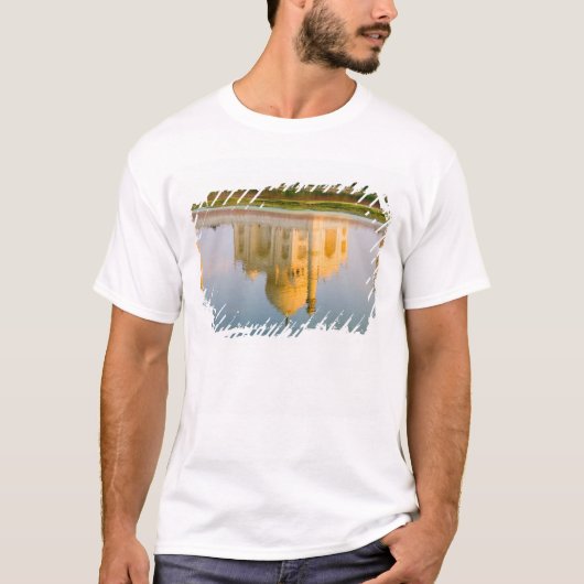 Wereldberoemde Taj Mahal-tempel-reflectie op T-shirt (Voorkant)