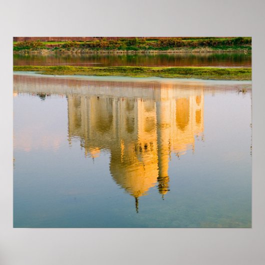Wereldberoemde Taj Mahal tempelreflectie bij Poster (Voorkant)