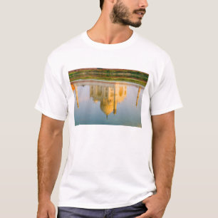 Wereldberoemde Taj Mahal tempelreflectie bij T-shirt