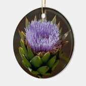 Wereldbol Artichoke, Cynara Cardunculus, in bloem. Keramisch Ornament (Links)