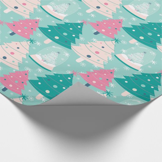 Wereldbol met roze en groene kerstsneeuw cadeaupapier (Hoek)