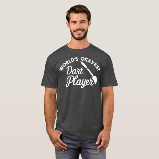 Werelden Okayest Dart Speler - Grappige Dart Spele T-shirt (Voorkant volledig)