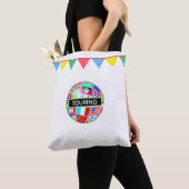 Wereldraai en meerkleurige vlaggen op wit tote bag (Dichtbij)