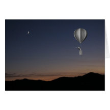 Wereldreiziger. Luchtballon, zonsondergang en maan