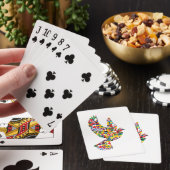 Wereldvredesduif gemaakt van internationale vlagge pokerkaarten (Insitu)