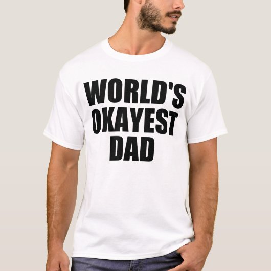 WERELDWIJDE OKAYEST DAD T-SHIRT (Voorkant)
