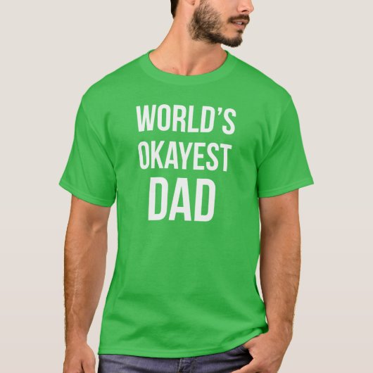 WERELDWIJDE OKAYEST DAD T-SHIRT (Voorkant)