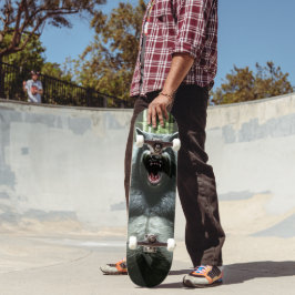 Werewolf die het hele dorpskateboard bedient persoonlijk skateboard