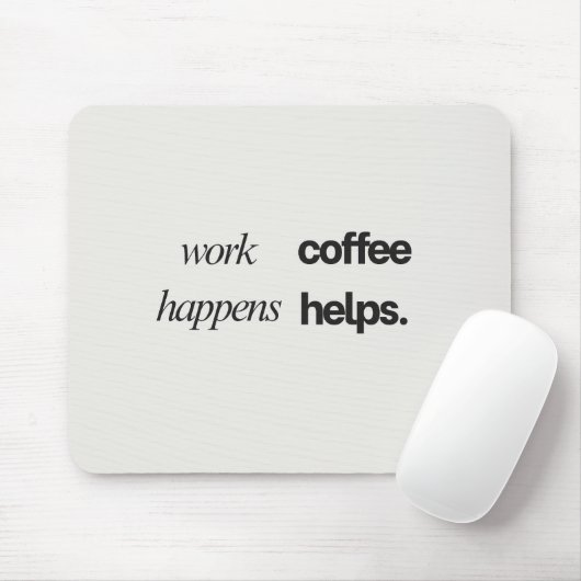 'Werk Gebeurt. Koffie Helpt.' Grappig Collega Cade Muismat (Met muis)