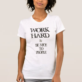 Werk hard en wees aardig tegen de motivatie van me t-shirt