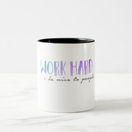 Werk hard en wees aardig tweekleurige koffiemok