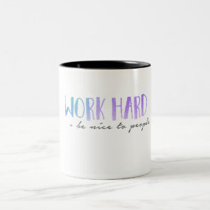 Werk hard en wees aardig tweekleurige koffiemok