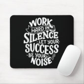 Werk Hard in Stilte Laat Je Succes Motivatie Q Muismat (Met muis)