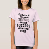 Werk hard in stilte. Laat succes uw lawaai zijn T-shirt (Voorkant)