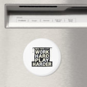 Werk Hard Speel Zo Hard - Dag van de Arbeid Grappi Magneet (Insitu (Vaatwasser))