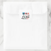 Werk Hard Speel zo hard Grappig Quote Dag van de A Vierkante Sticker (Tas)