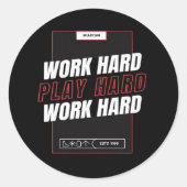 Werk hard, speel zo hard grappig ronde sticker (Voorkant)
