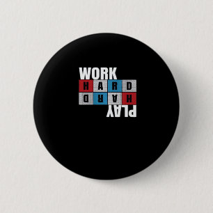 Werk hard, speel zo hard, motivatie, toewijding ronde button 5,7 cm