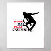 Werk Hard Speel zo hard Vrouw Skateboarder Classic Poster (Voorkant)