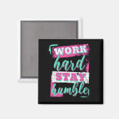 Werk hard voor nederig verblijf magneet (Voorkant / Achterkant)