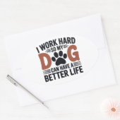 Werk hard zodat mijn hond beter leeft - Fun Pet De Ovale Sticker (Envelop)