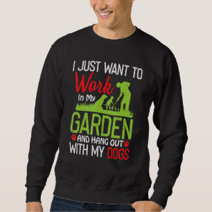 Werk in mijn tuin en hang rond met mijn huisdier trui