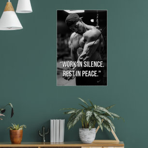 Werk in stilte, rust in vrede Gym Motivatie Quote Poster