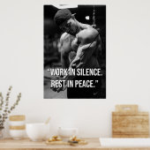 Werk in stilte, rust in vrede Gym Motivatie Quote Poster (Keuken)