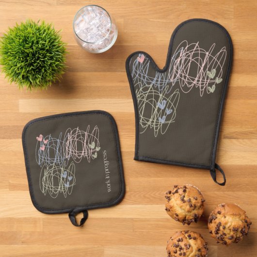 Werk in uitvoering krabbelontwerp ovenwant & pannenlap set (Top down)