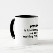 Werk interfereert grappige humor mok (Voorkant links)