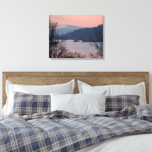 Werken aan de rivier op de Sunset Canvas Afdruk (Insitu (Slaapkamer))