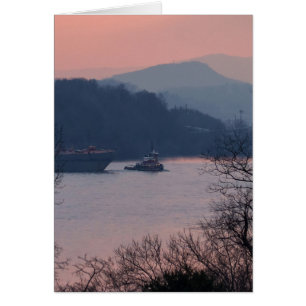 Werken aan de rivier op zonsondergang, verticaal