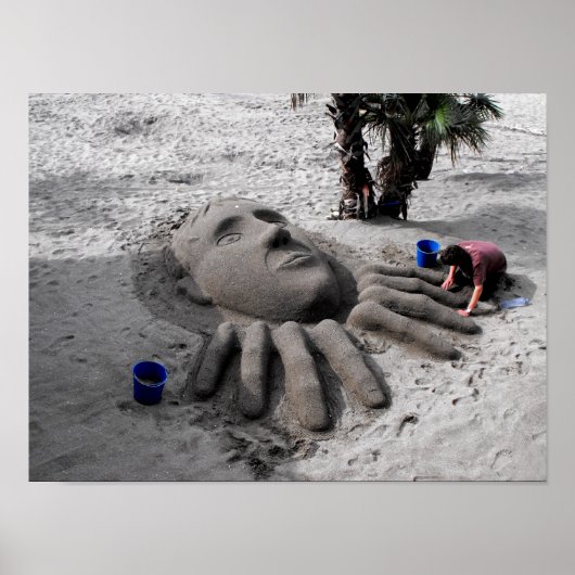 Werken aan een zandsculptuur in Marbella Poster (Voorkant)