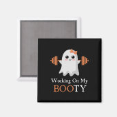 Werken aan Mijn Booty Boo-Ty Grappige Halloween Gy Magneet (Voorkant / Achterkant)