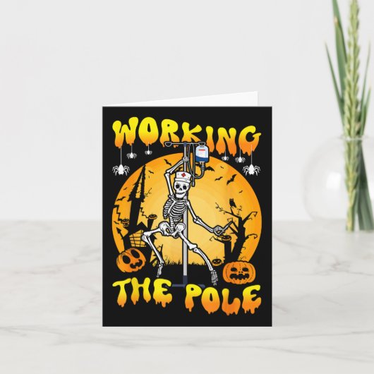 Werken bij de Pole Nurse Halloween Funny Skeleton Kaart (Voorkant)