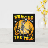 Werken bij de Pole Nurse Halloween Funny Skeleton Kaart (Gele Bloem)