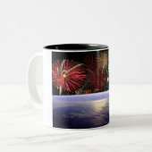 Werken en vuurwerk tweekleurige koffiemok (Voorkant links)