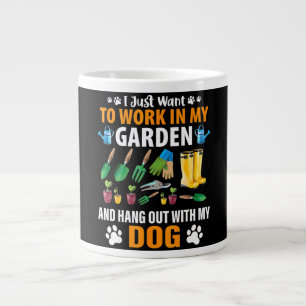 Werken in mijn tuin en met mijn hond grote koffiekop
