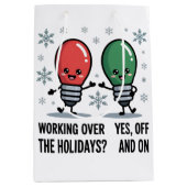 Werken over de Feestdagen Kerst Grappige grap Medium Cadeauzakje (Voorkant)