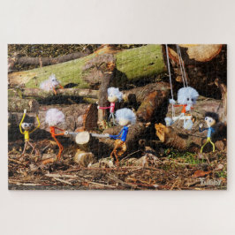 Werkende Fubby's in hun houtzagerij. Legpuzzel