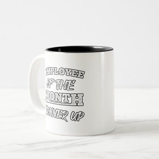 Werknemer aan maandlooppas omhoog tweekleurige koffiemok (Voorkant links)