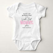 'Werkt beste mama' 1ste Moederdag keepomwille Baby Romper (Voorkant)