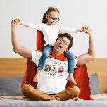 Werkt beste pap Aangepast fotocollage T-shirt<br><div class="desc">Creëer een stijlvol en gedenkwaardig geschenk voor 'The World's Best' pap deze Vaderdag of om het even welke dag! Dit aangepaste T-shirt is voorzien van een collage van drie favoriete afbeeldingen van de kinderen die zijn ontworpen als een modern en vaag sans serif typografisch ontwerp. Pas de douanetekst met de...</div>