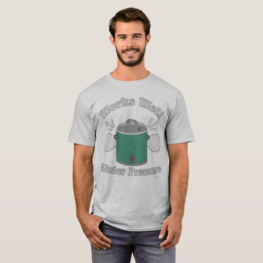 Werkt goed onder druk Slow Cooker Art T-shirt (Voorkant volledig)