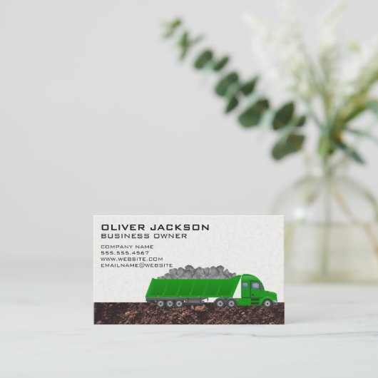 Werktruck die steen en materiaal vervoert visitekaartje (Staand voorkant)