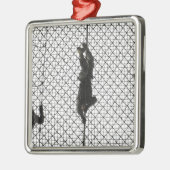 werven die een obstakel voltooien metalen ornament (Links)