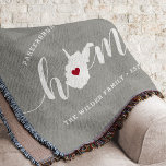 West Virginia Home State Personalized Deken<br><div class="desc">Show een beetje trots op de thuisstaat met deze schattige, rotsgrijze deken met "thuis" in witte kalligrafische scriptletters met een silhouetekaart van de staat West-Virginia die voor de letter "O." staat. Een rode hartillustratie binnen de staatskaart voltooit het ontwerp; u kunt de positie van het hart in uw thuisstad veranderen...</div>